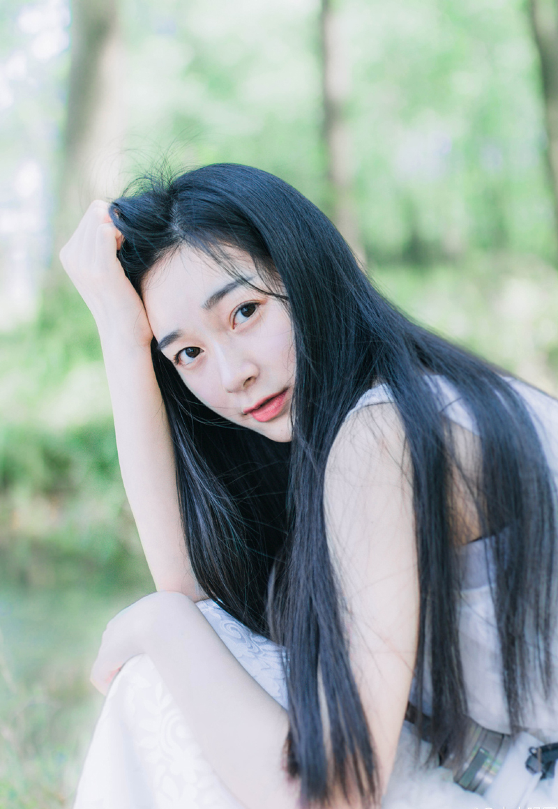 青春不待，时光难再续，最美的年华里圆最美的梦，如果你在追寻梦想，就请奋斗吧，青年，趁我们还年轻，趁我们还有力气奔跑，趁我们还有勇气去争取!